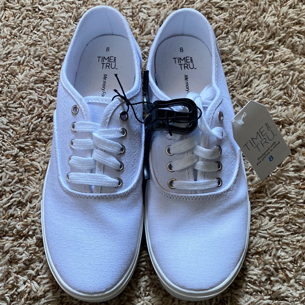 NWT Time & Tru Sneaker